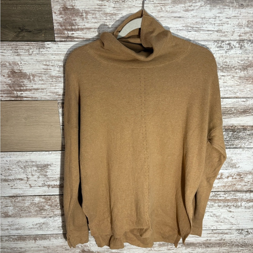 Cozy Banana Republic Tan Turtleneck Sweater Women’s L